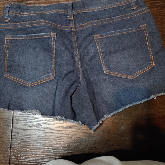 2/$18 duo.ladies denim shorts - Picture 4 of 5